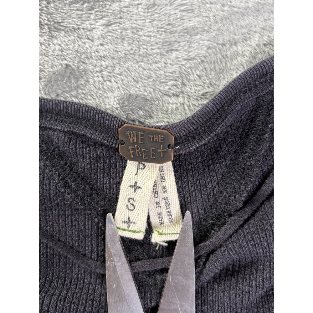 We The Free Cropped Thermal Top Womens XS Gray Geometric V-Neck Long Sleeve - Picture 2 of 6